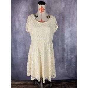 SIREN LILY Women XL Lace Ivory Dress Lined Short Sleeve Scoop Neck Stretch
